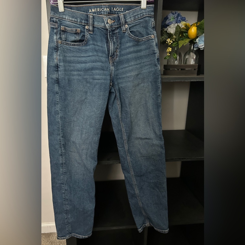 Women’s American Eagle Short 90s Straight leg Jeans. Size 0. Excellent condition